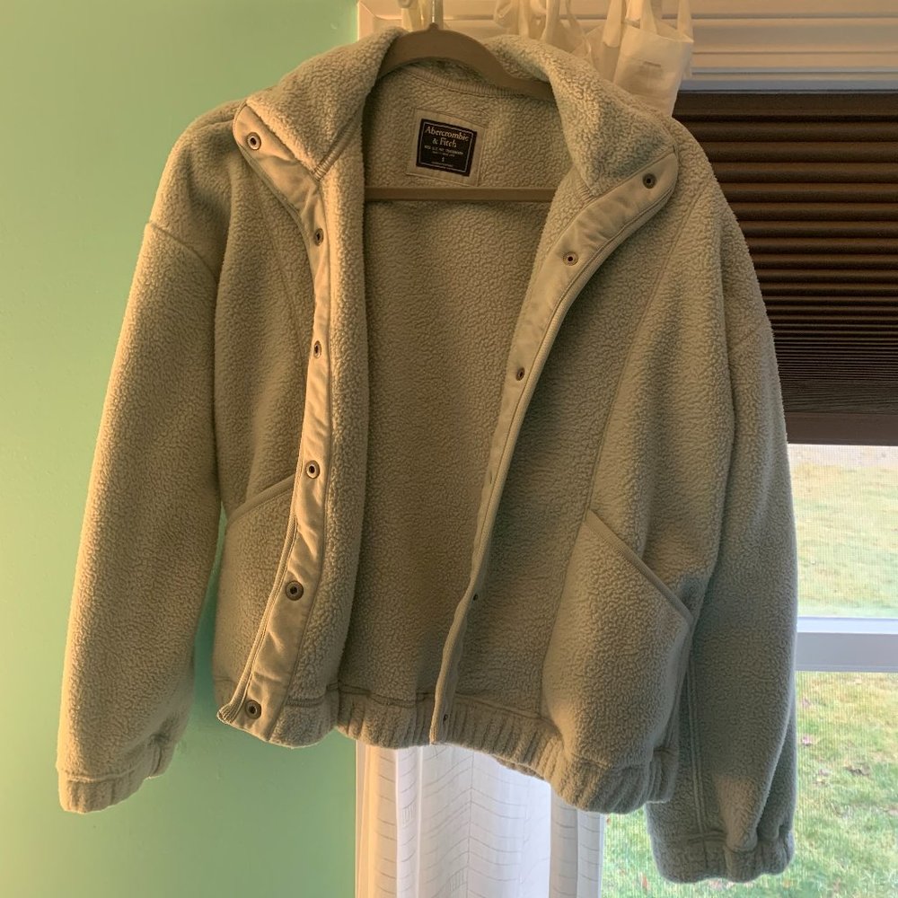 ABERCROMBIE & FITCH SHERPA BUTTON UP (w/ free gift!)